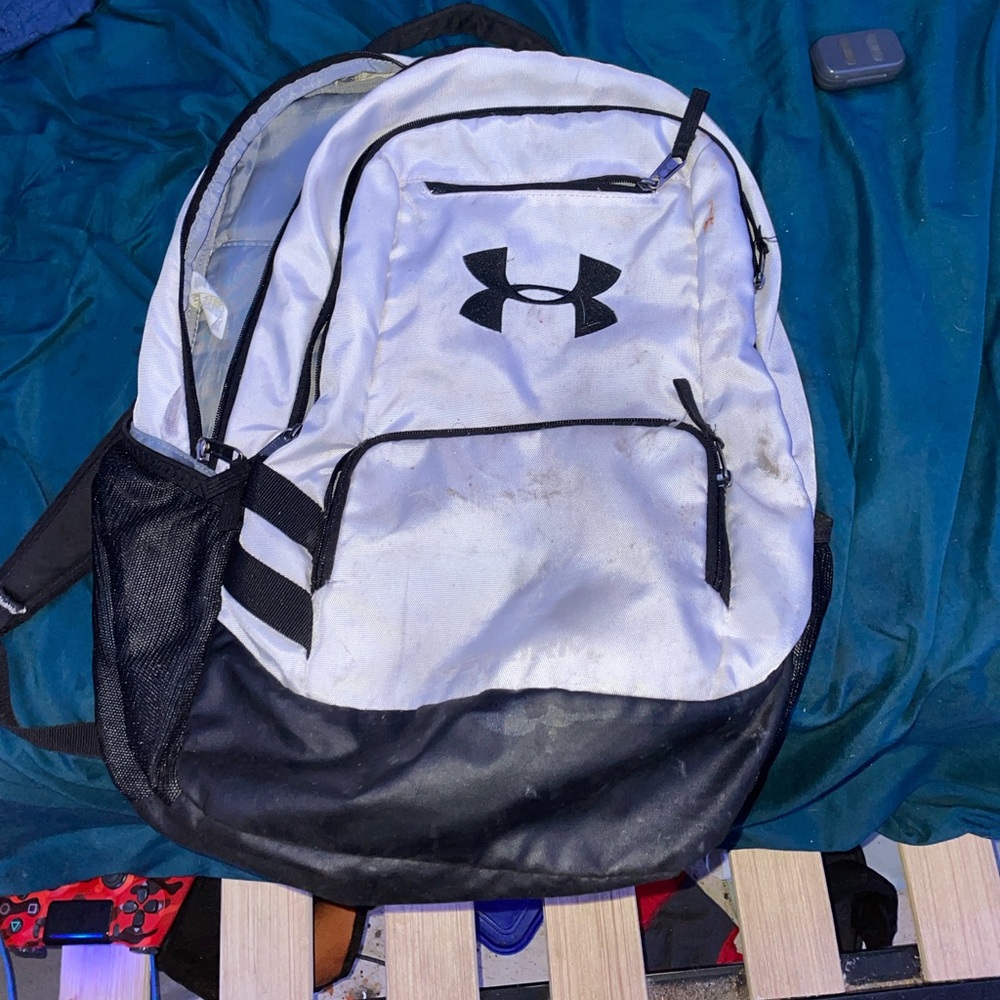 WHITE UNDER ARMOUR BOOKBAG